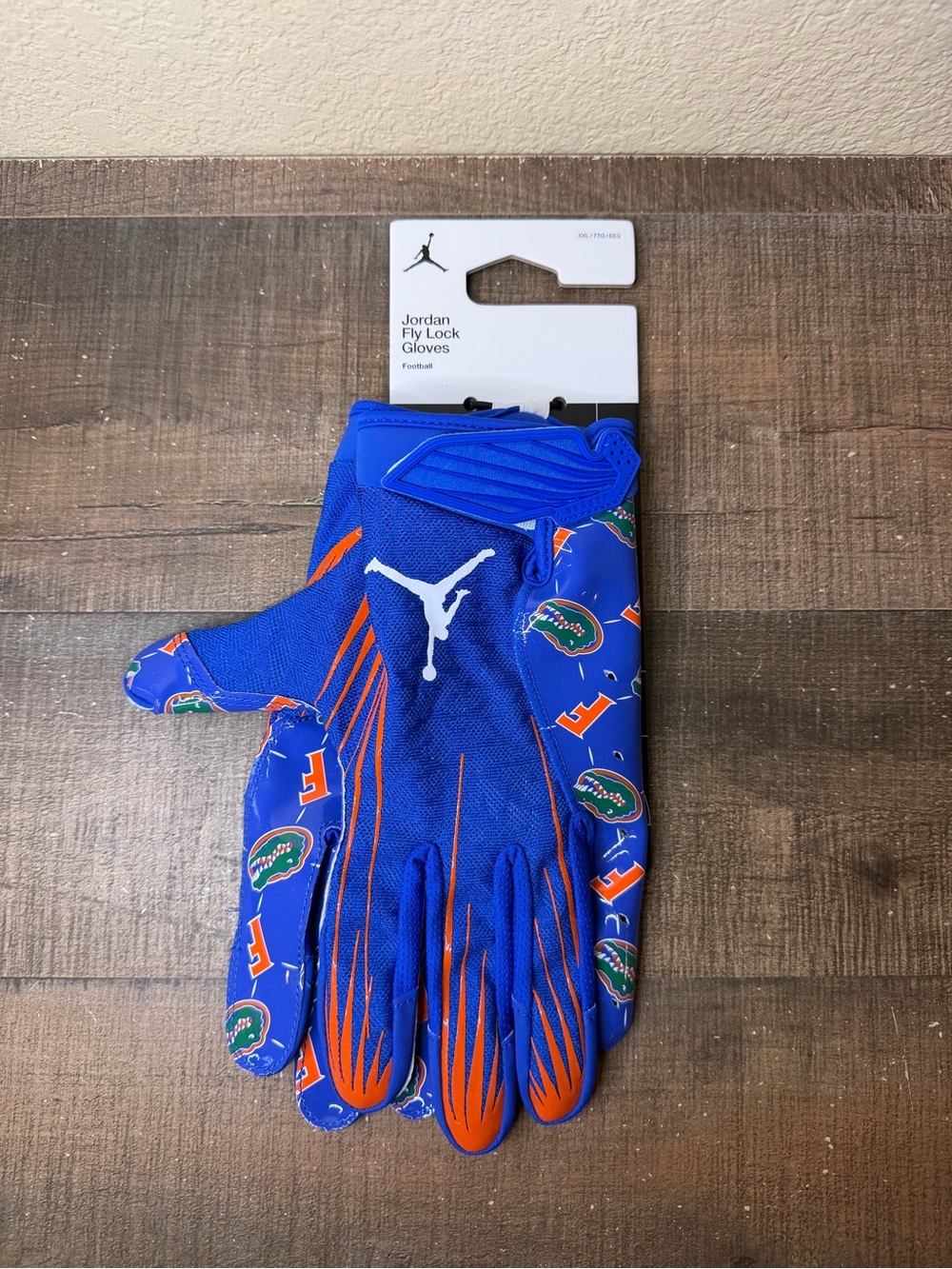 Jordan Fly Lock Florida Gators PE Team Issued Gloves.
- Size 2XL Men.